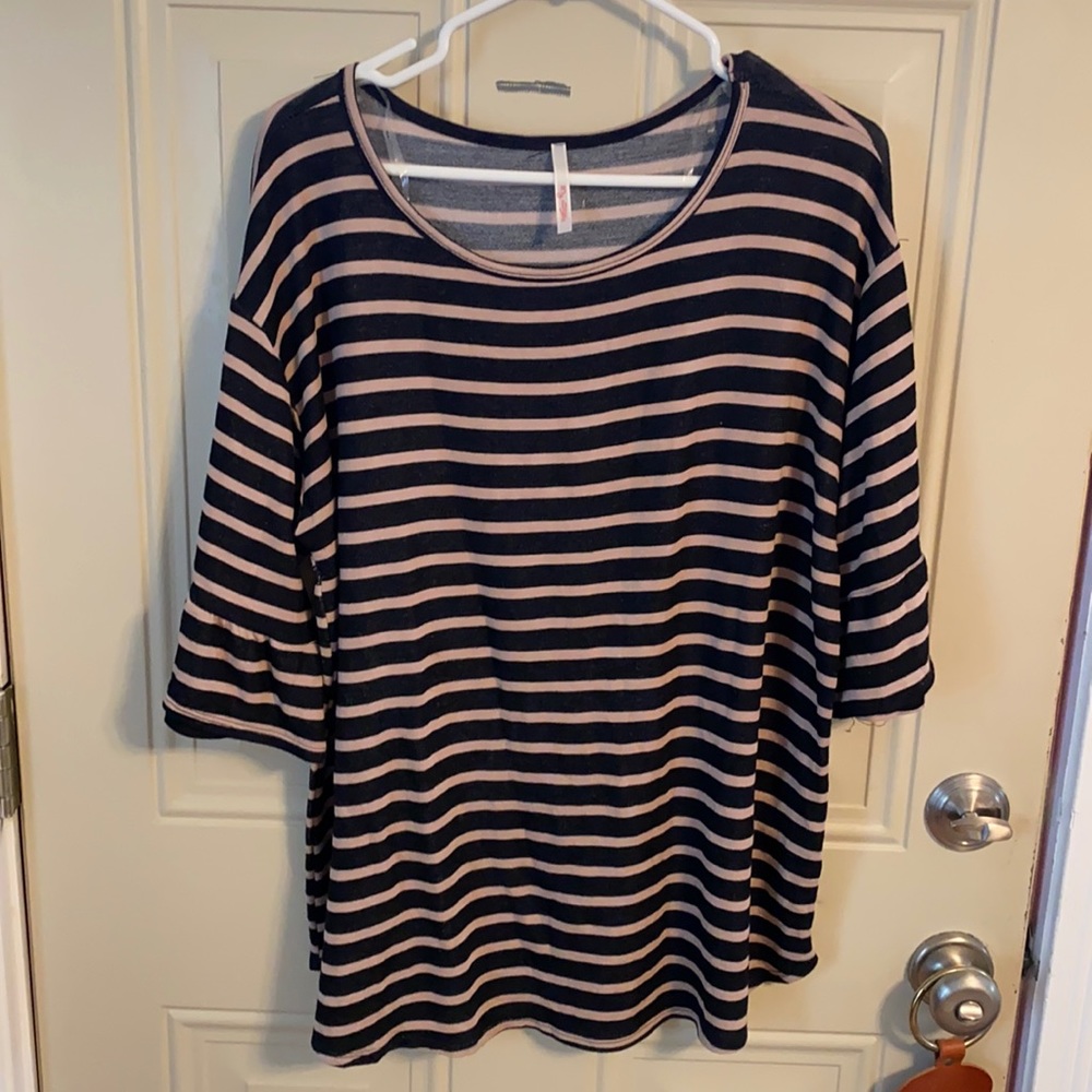Black/beige striped shirt